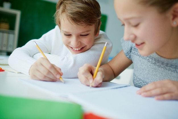 Corsi di scritture creative per bambini e ragazzi alla “Libreria Volante” di Lecco