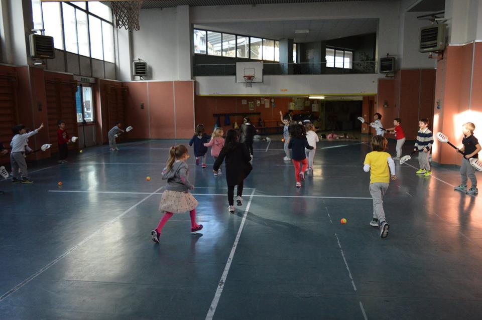 Alla scuola primaria di Lecco-Belledo sbarca un nuovo e divertente sport grazie all’associazione “Polisport”