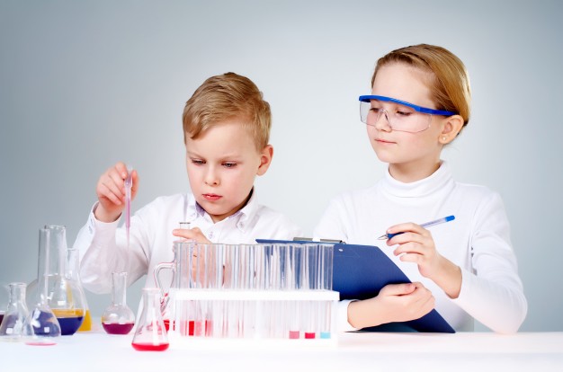 Bambini, pronti a diventare scienziati? Il “Museo della Seta” di Garlate propone un laboratorio