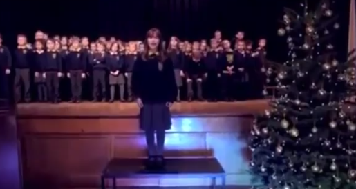 VIDEO | Può una bambina autistica, con il suo canto, commuovere una platea ? Scopriamolo assieme