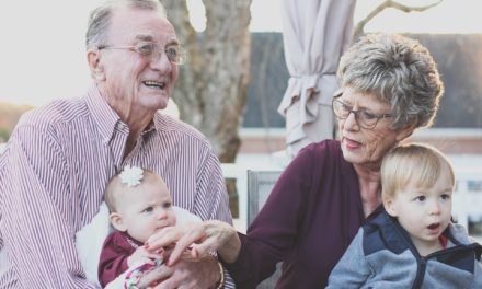 Missaglia, nonni e nipoti insieme per una simpatica lettura a voce alta