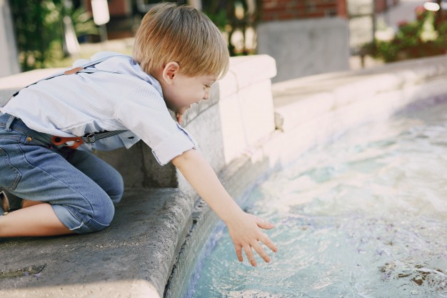 Bambini, avete voglia di fare un bel bagno? Ecco tutti i laghi lecchesi balneabili