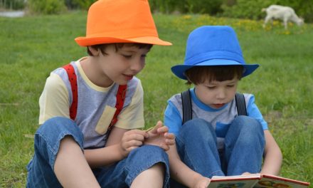 VALGREGHENTINO, LA BIBLIOTECA PARTECIPA ALL’INIZIATIVA DI “LIBRINGIRO”: LETTURE AD ALTA VOCE AL PARCO GIOCHI