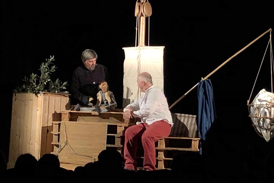LECCO, SPAZIO TEATRO INVITO: “AL DI LÀ DEL MARE” SPETTACOLO PER GRANDI E BAMBINI